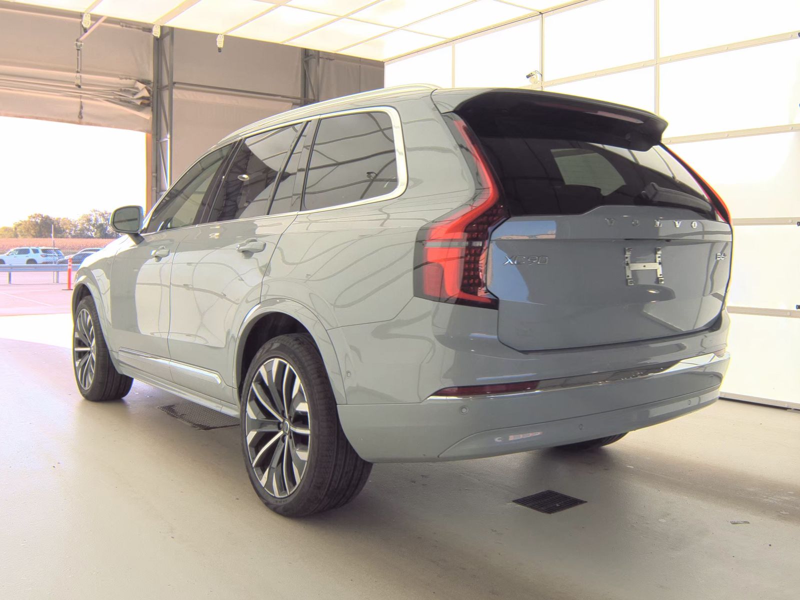 2025 Volvo XC90 B6 Plus AWD