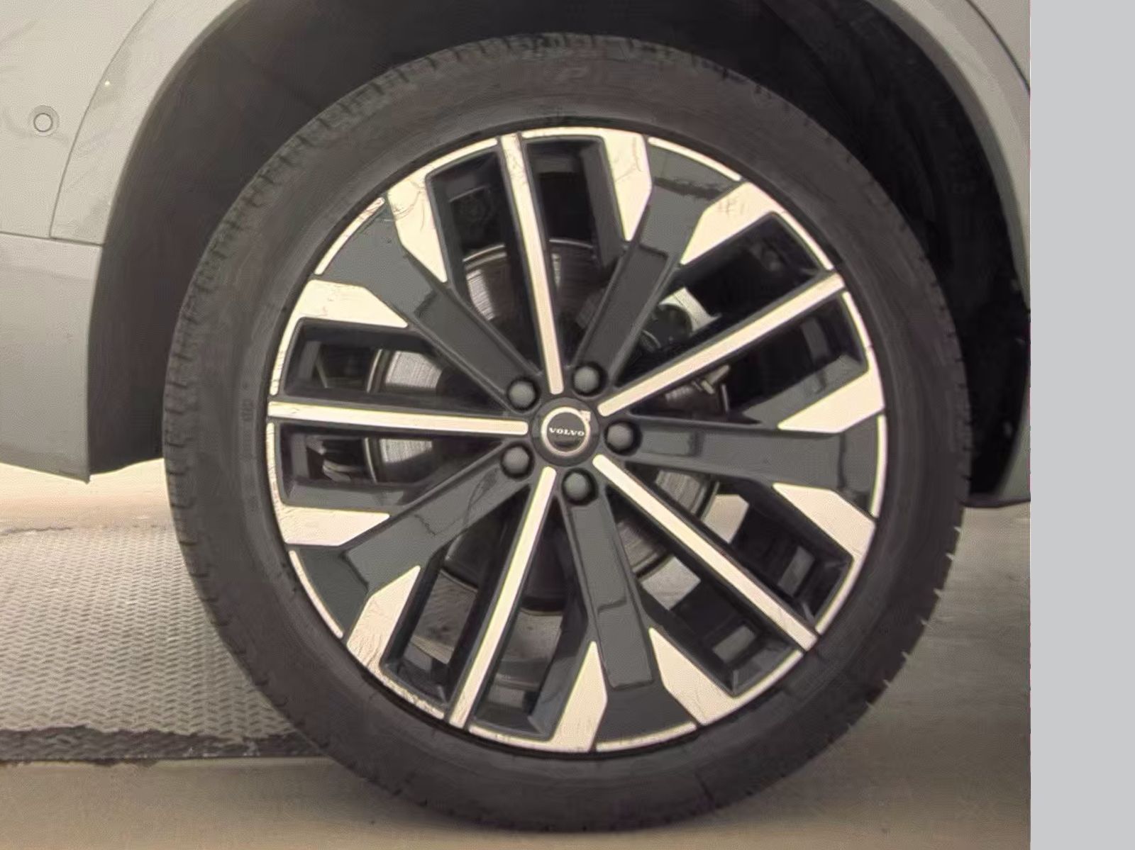 2025 Volvo XC90 B6 Plus AWD