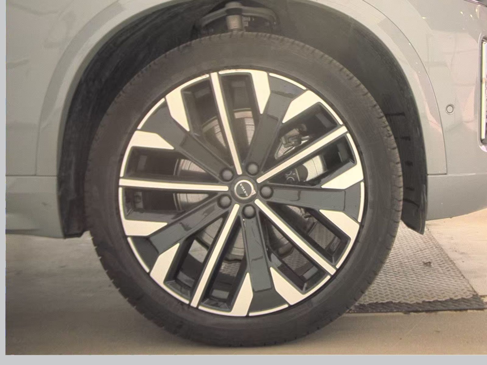 2025 Volvo XC90 B6 Plus AWD