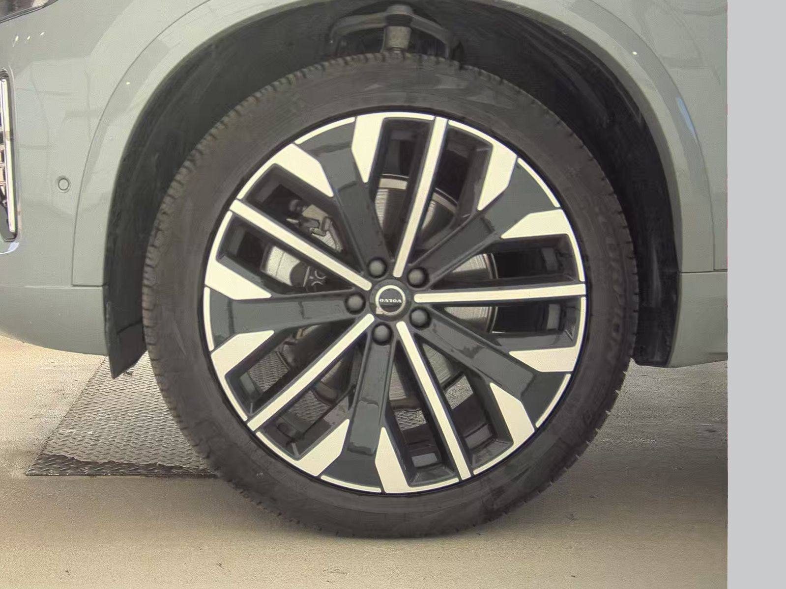 2025 Volvo XC90 B6 Plus AWD