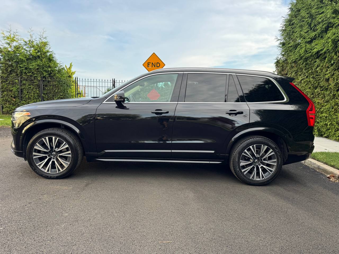 2022 Volvo XC90 T5 Momentum FWD