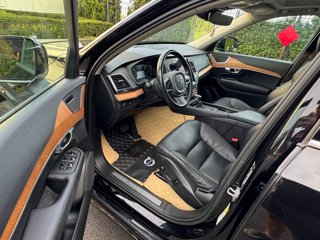 2022 Volvo XC90 T5 Momentum FWD