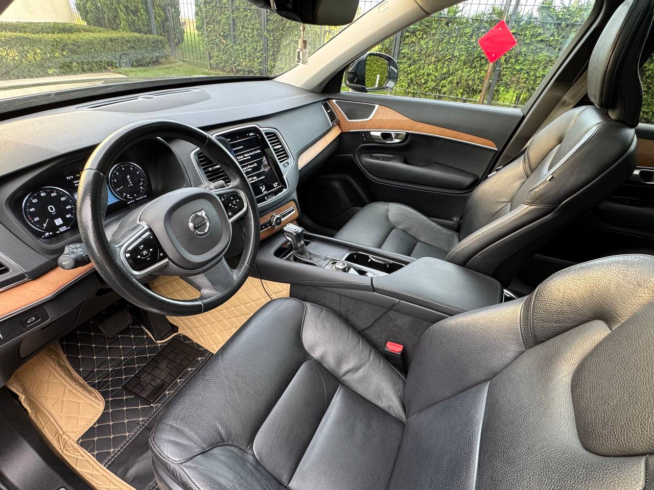 2022 Volvo XC90 T5 Momentum FWD