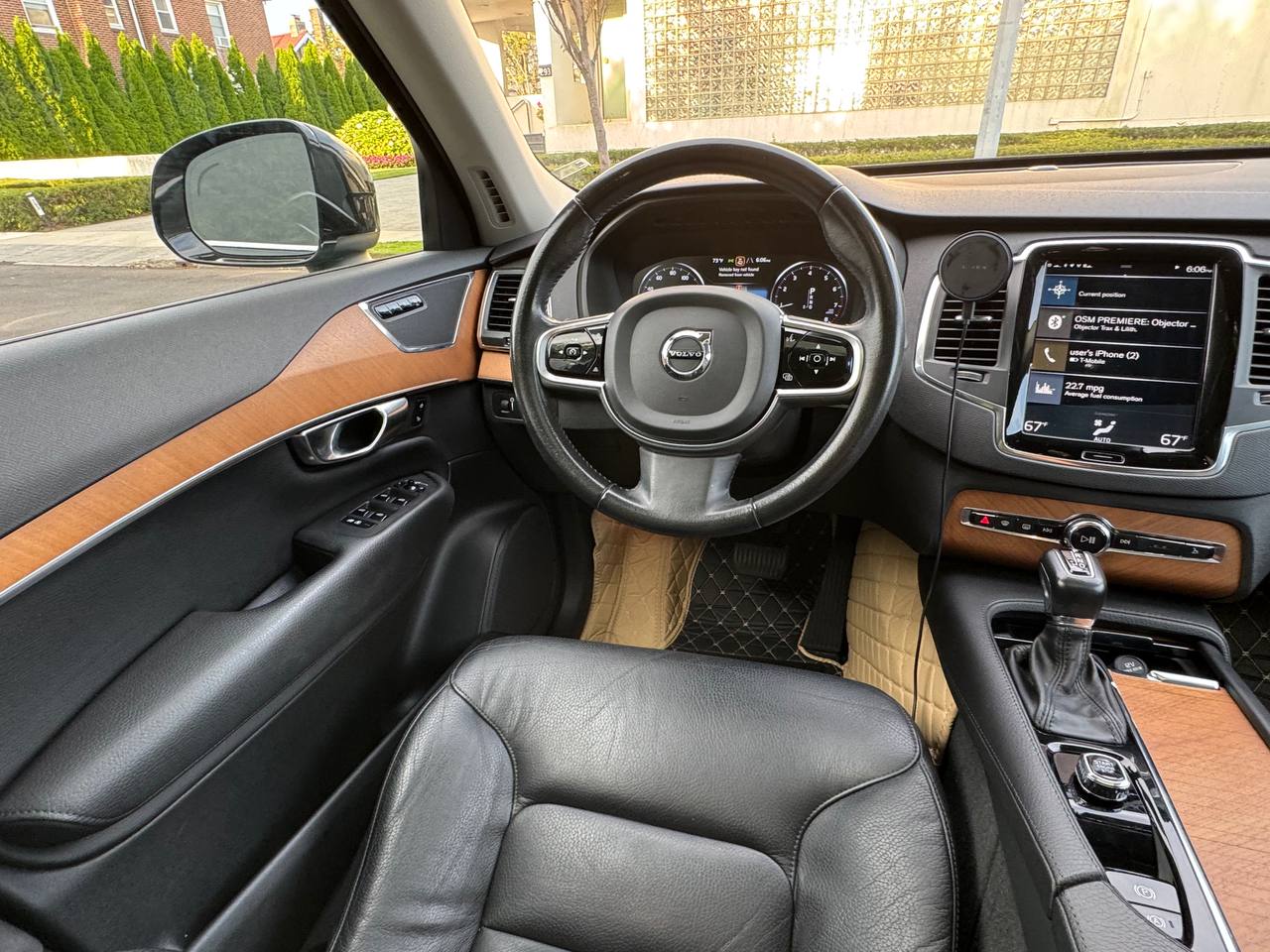 2022 Volvo XC90 T5 Momentum FWD