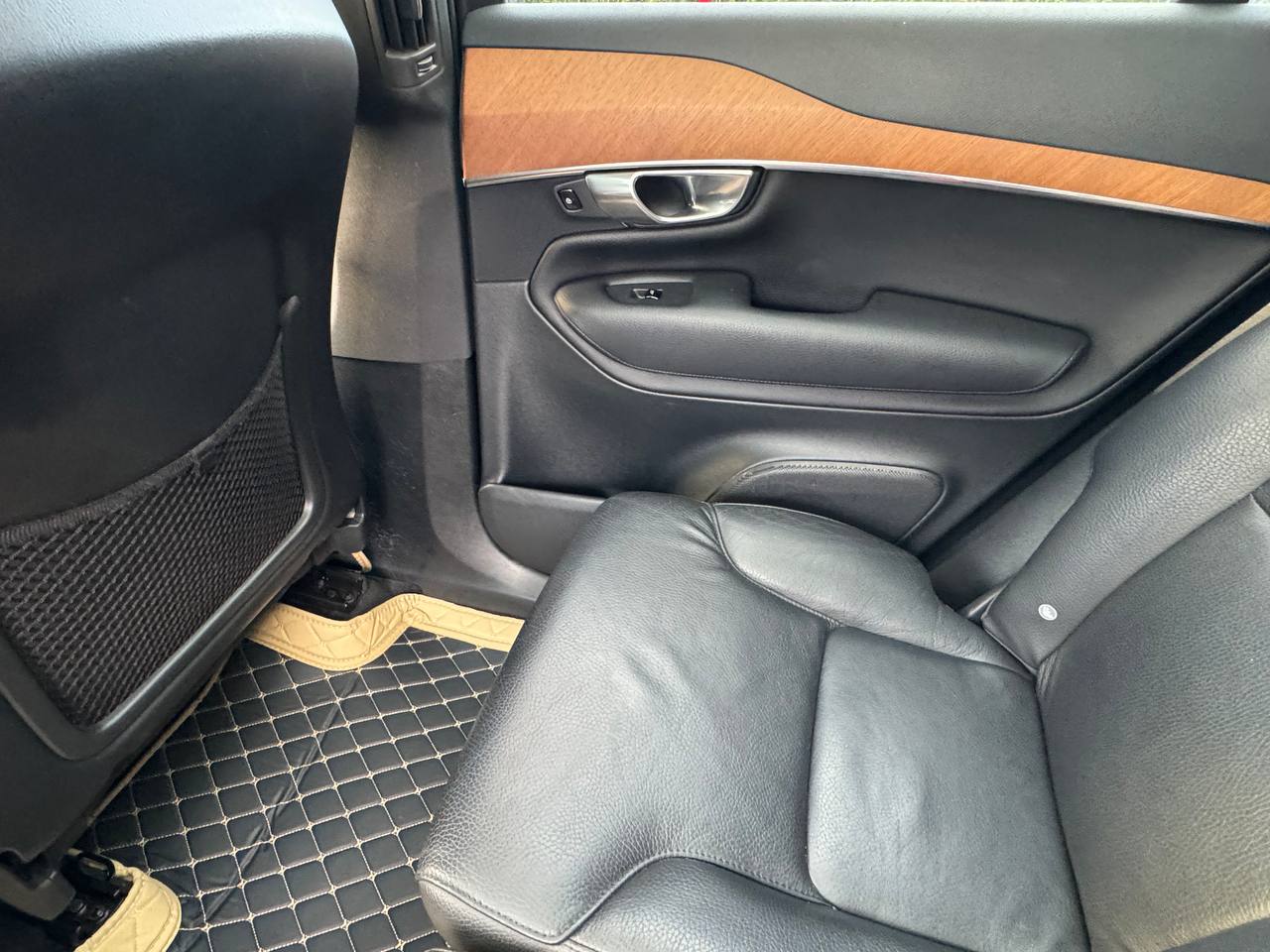 2022 Volvo XC90 T5 Momentum FWD