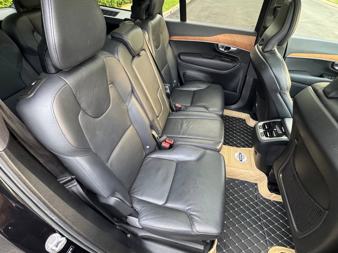 2022 Volvo XC90 T5 Momentum FWD