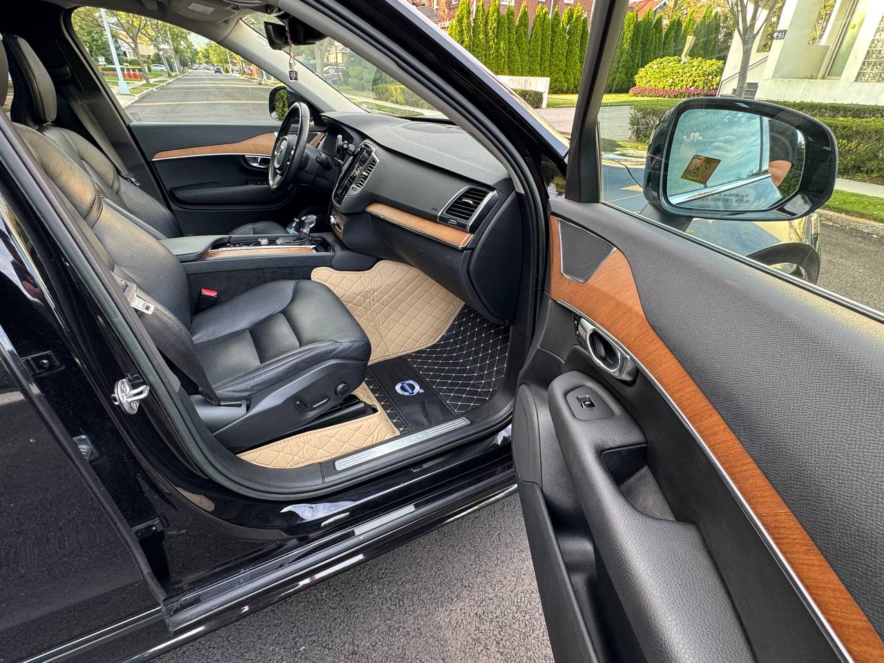 2022 Volvo XC90 T5 Momentum FWD