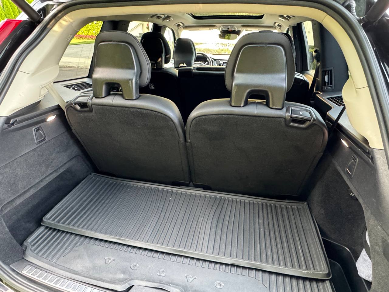 2022 Volvo XC90 T5 Momentum FWD