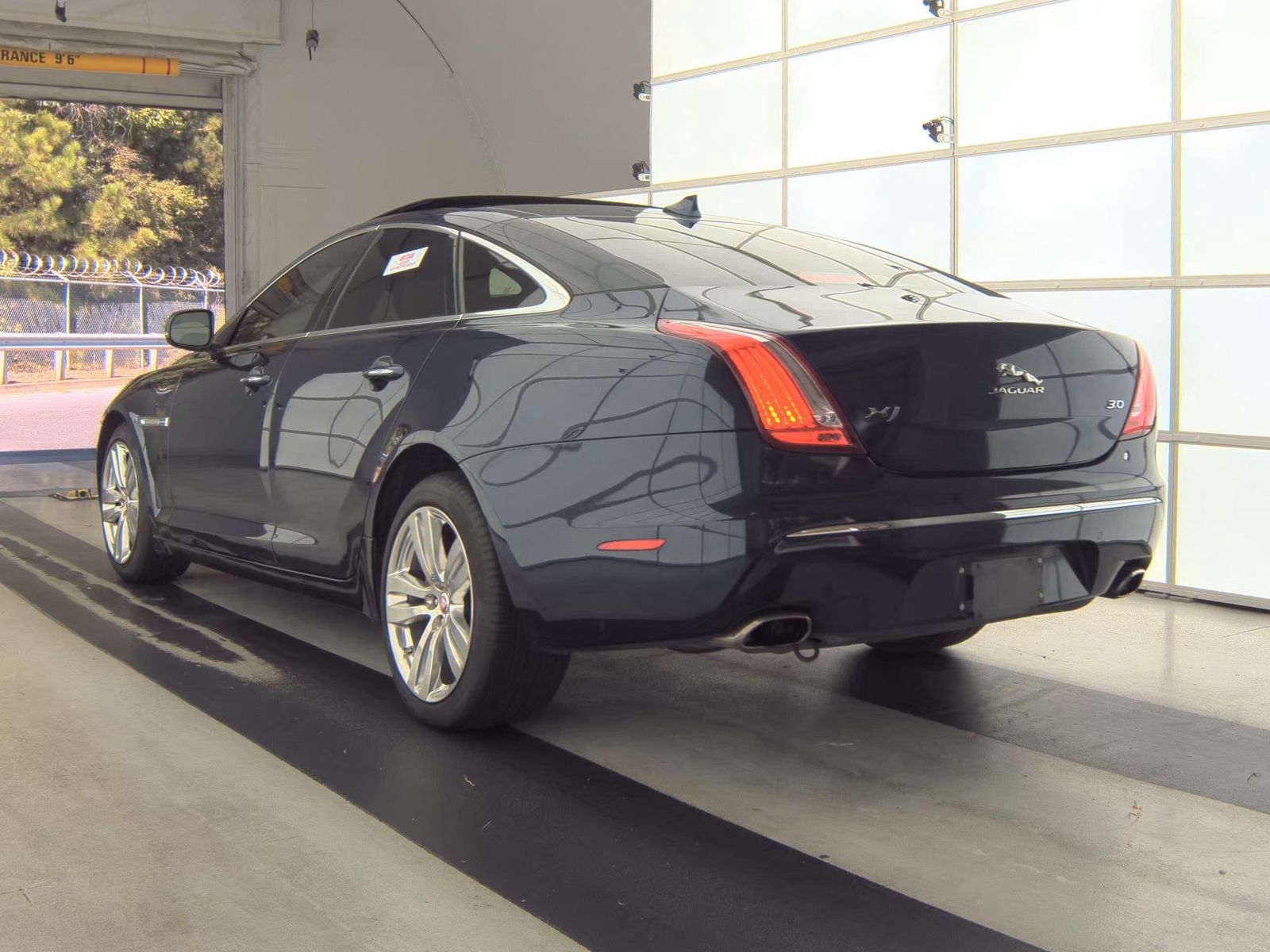 2015 Jaguar XJ Base FWD