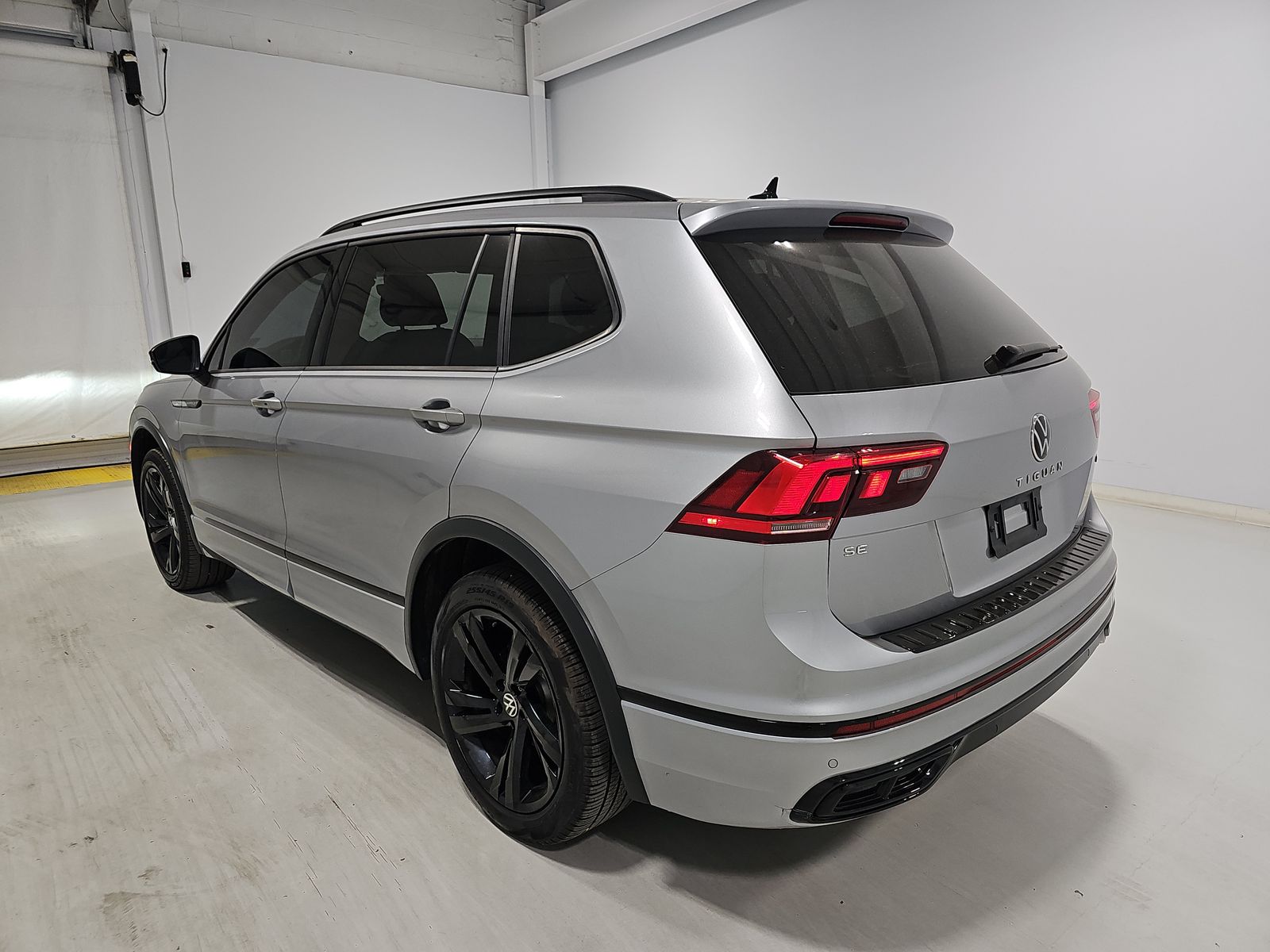 2024 Volkswagen Tiguan 2.0T SE R-Line Black AWD