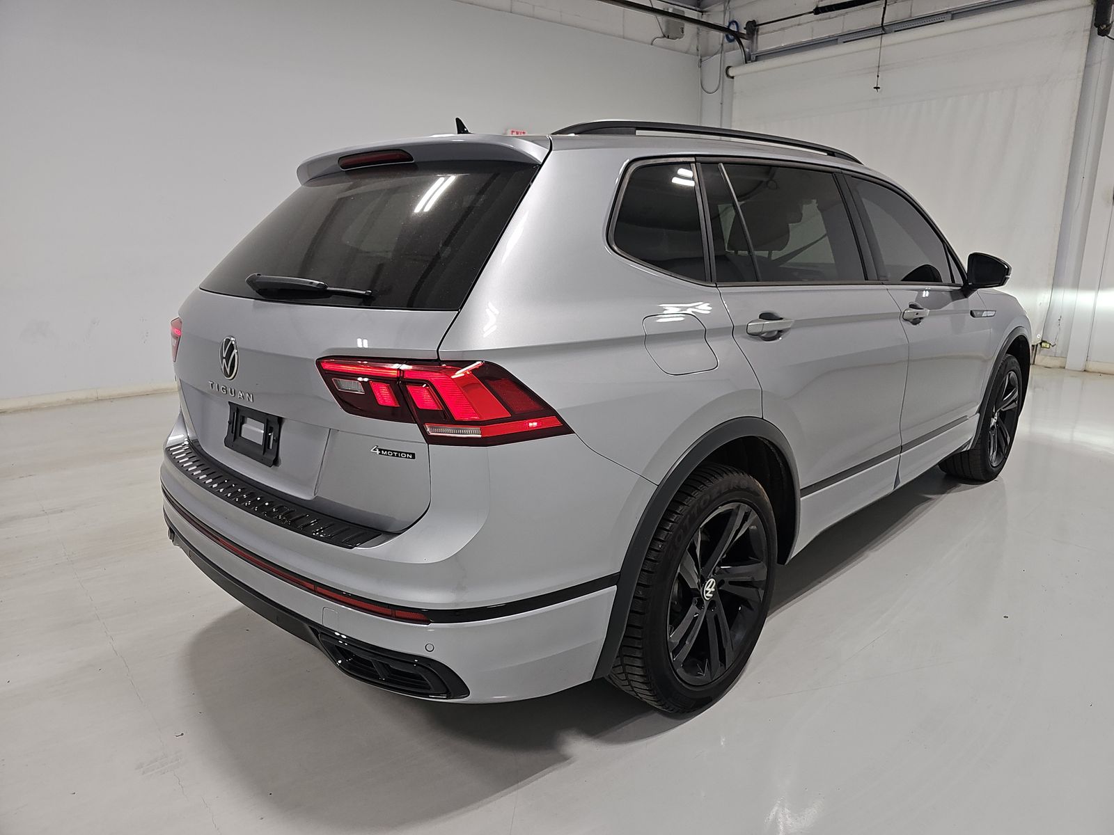 2024 Volkswagen Tiguan 2.0T SE R-Line Black AWD