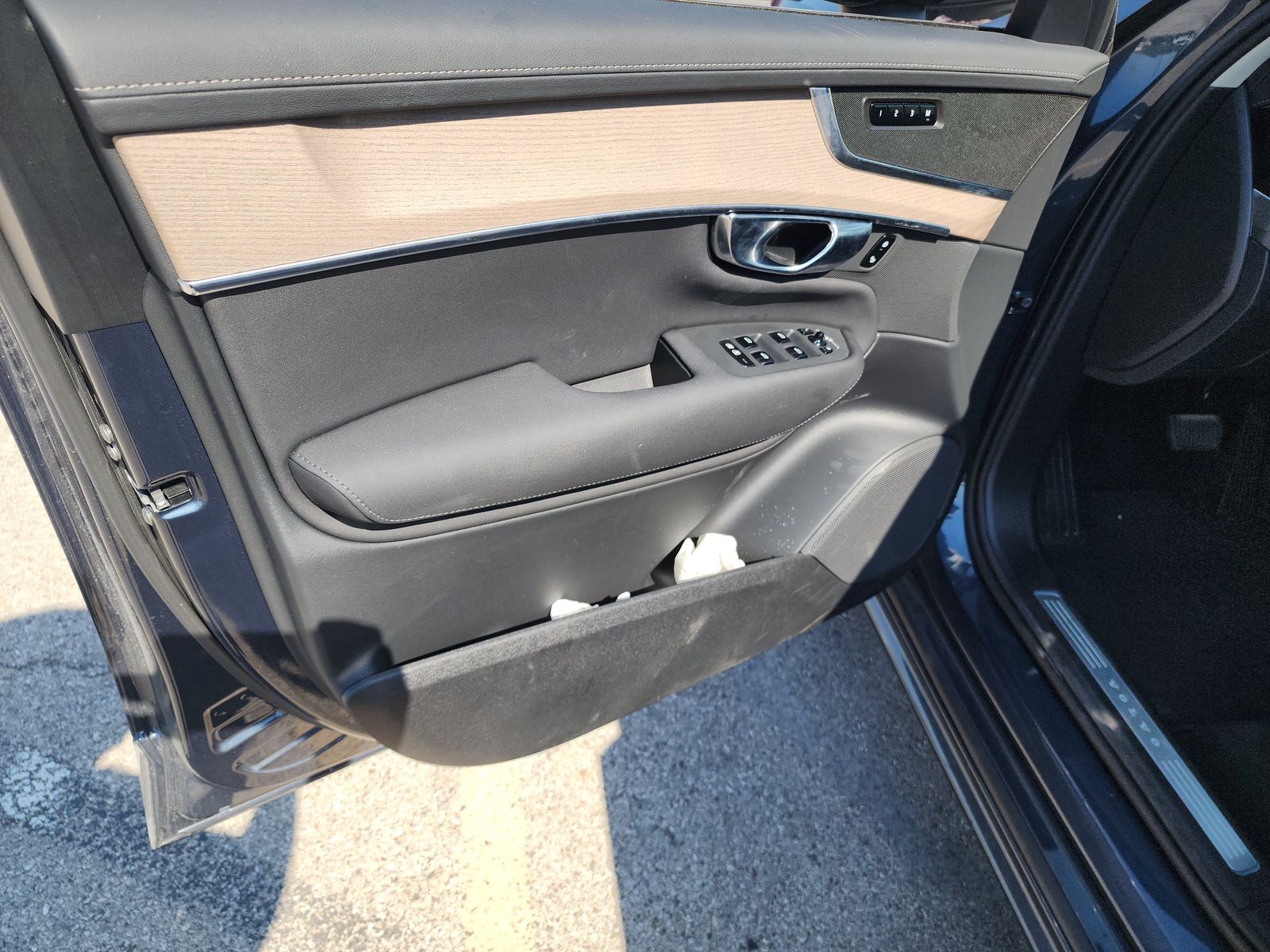 2025 Volvo XC90 B6 Plus AWD