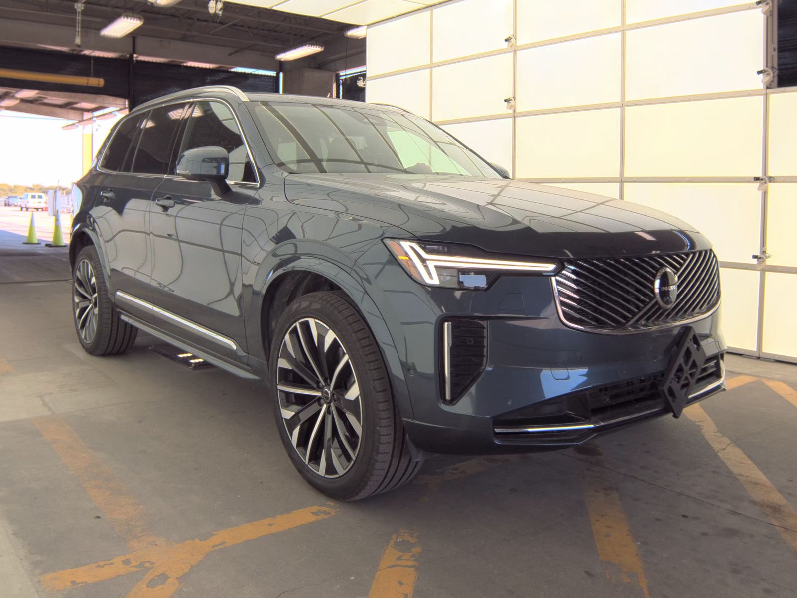 2025 Volvo XC90 B6 Plus AWD