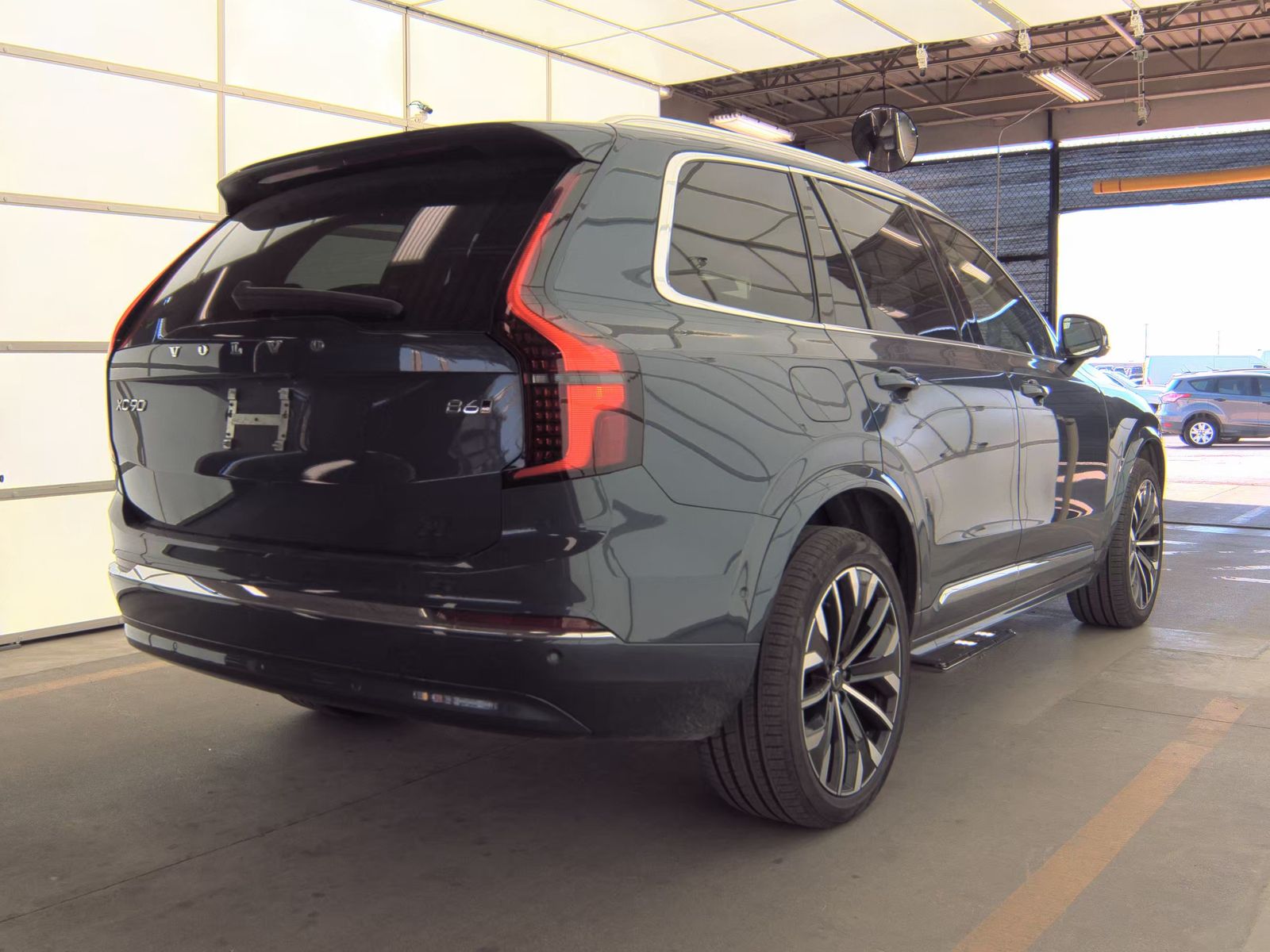 2025 Volvo XC90 B6 Plus AWD
