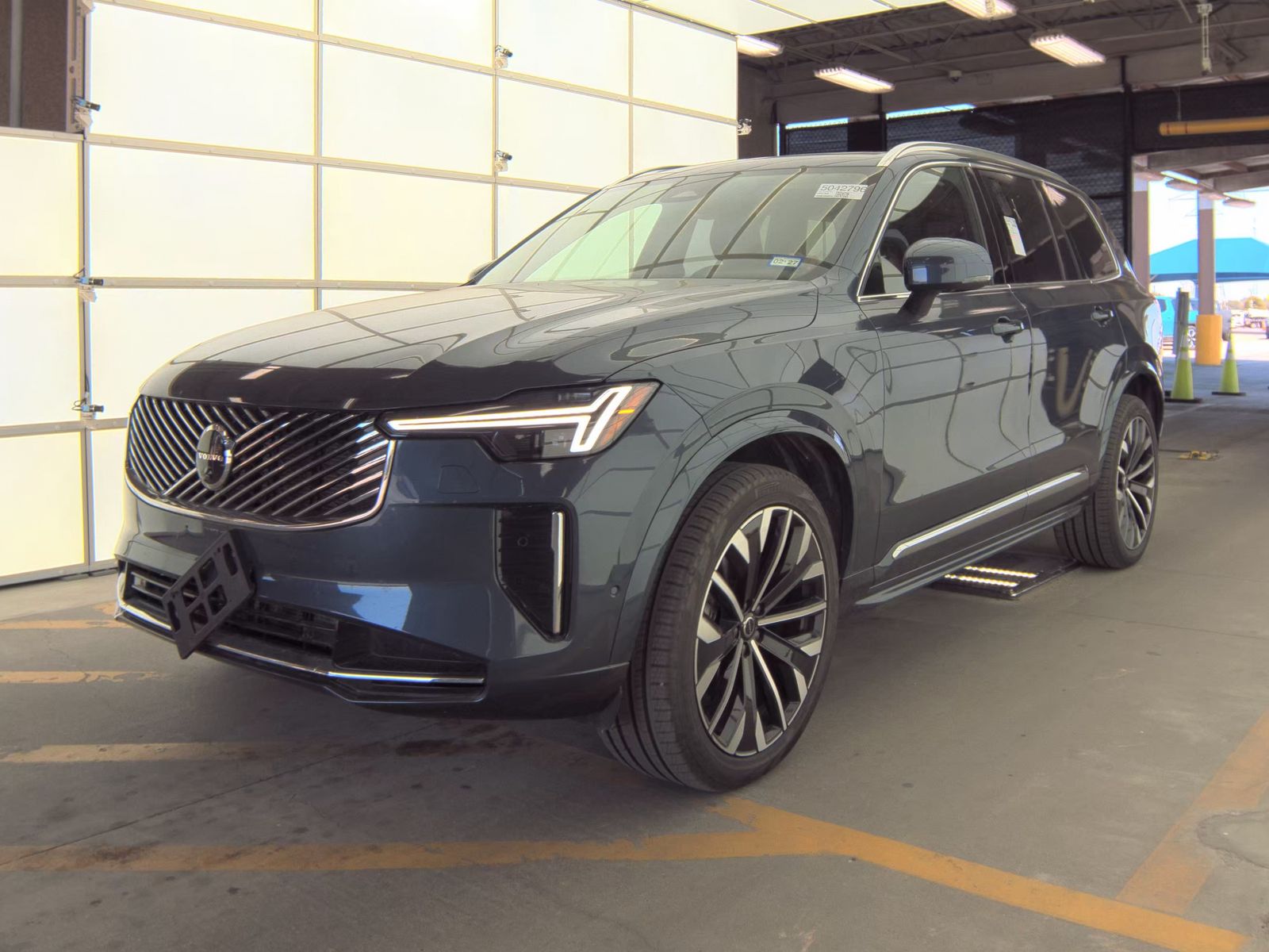 2025 Volvo XC90 B6 Plus AWD