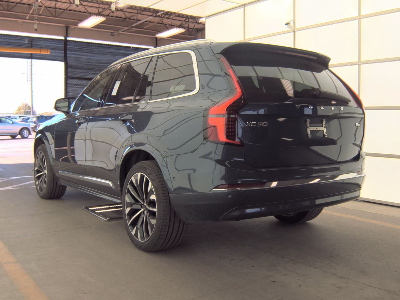 2025 Volvo XC90 B6 Plus AWD