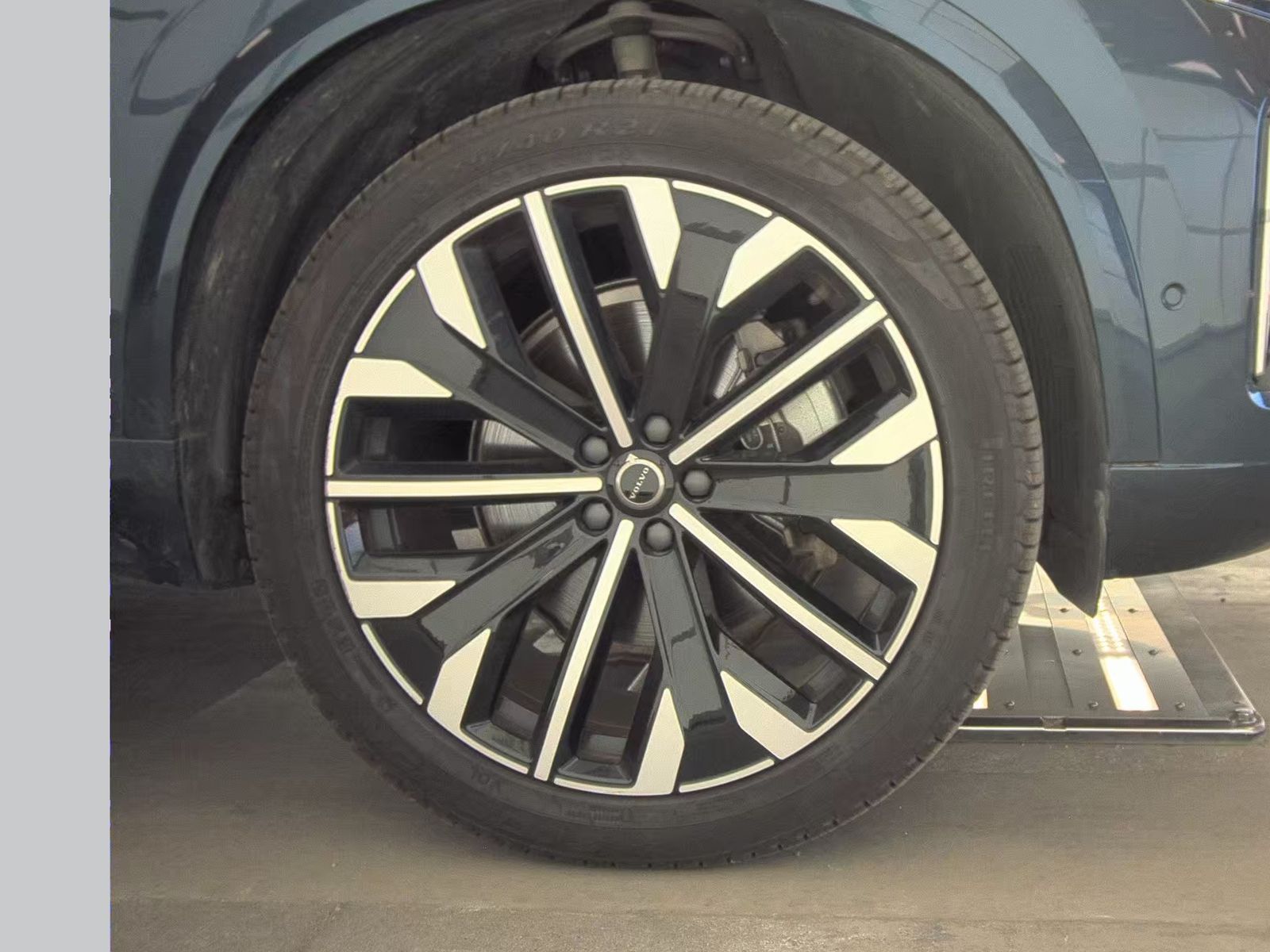 2025 Volvo XC90 B6 Plus AWD