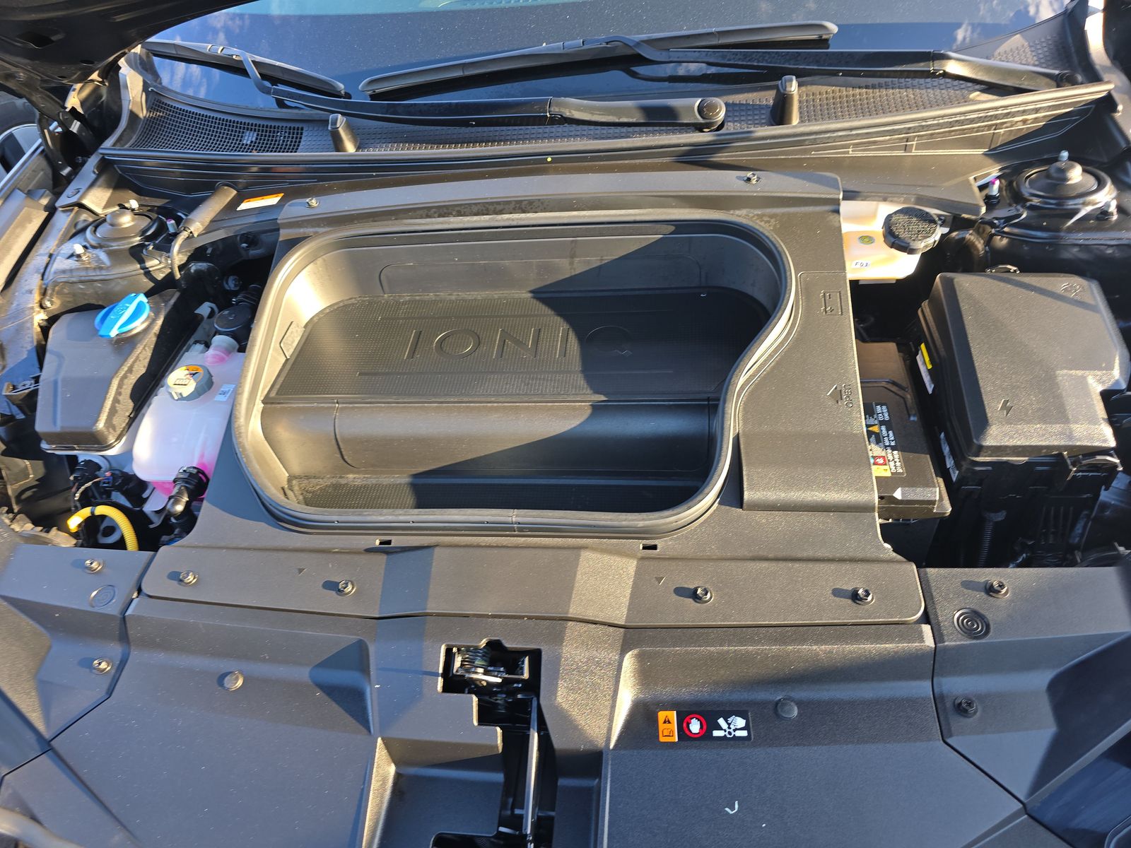 2024 Hyundai IONIQ 6 SE RWD