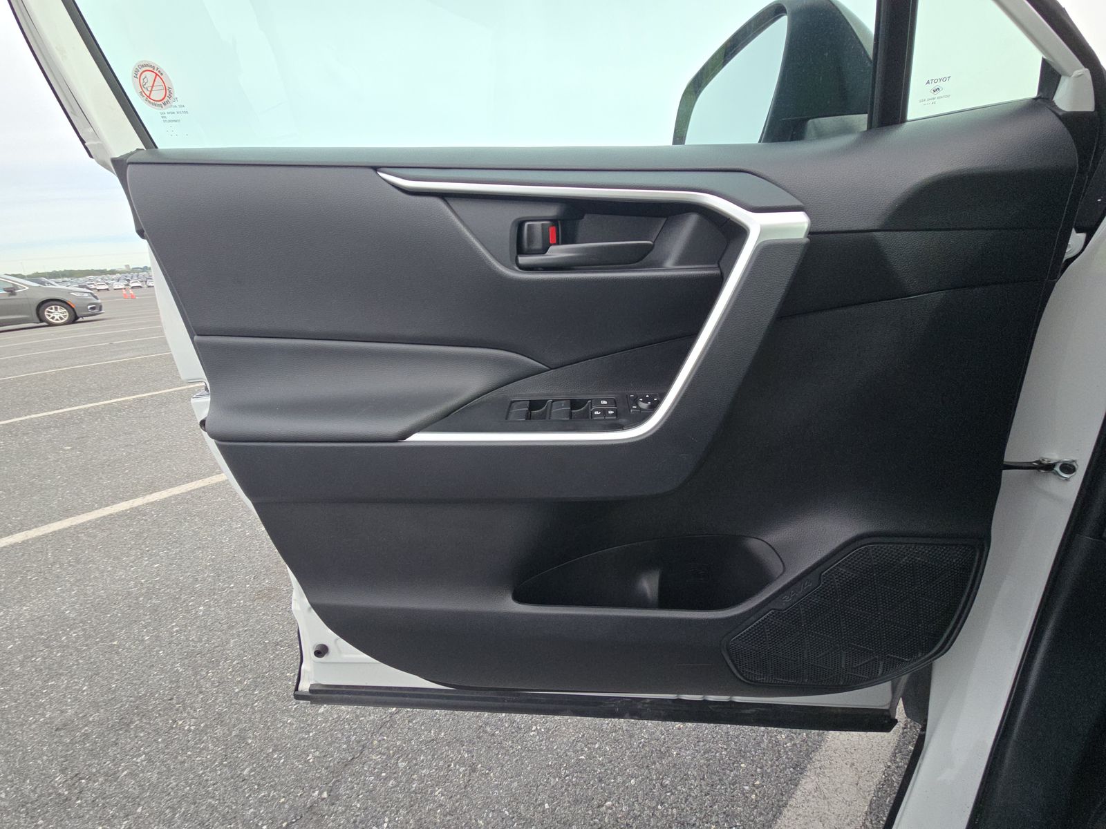 2025 Toyota RAV4 LE FWD