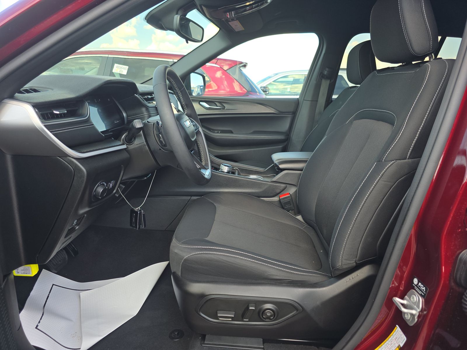 2024 Jeep Grand Cherokee Laredo AWD