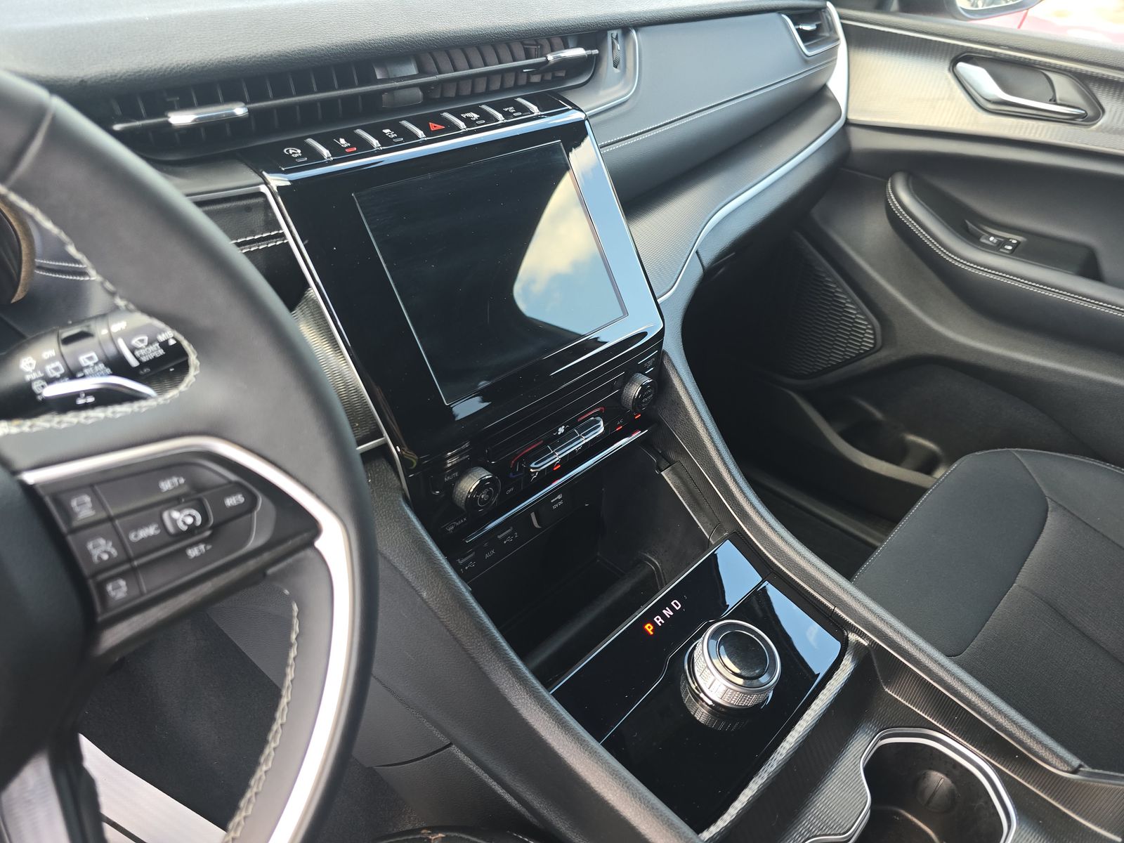 2024 Jeep Grand Cherokee Laredo AWD