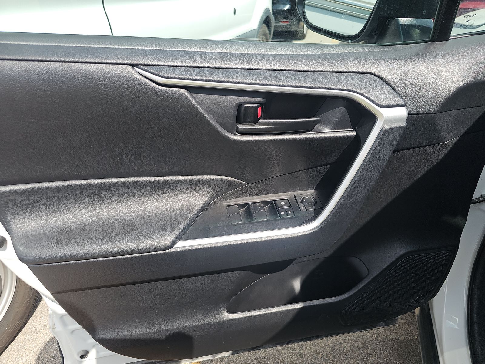 2025 Toyota RAV4 LE FWD