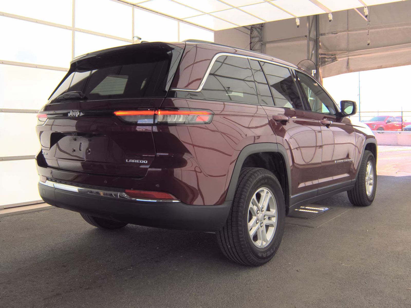 2024 Jeep Grand Cherokee Laredo AWD