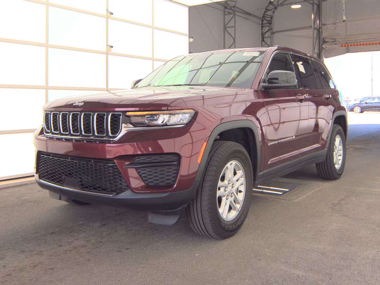 2024 Jeep Grand Cherokee Laredo AWD