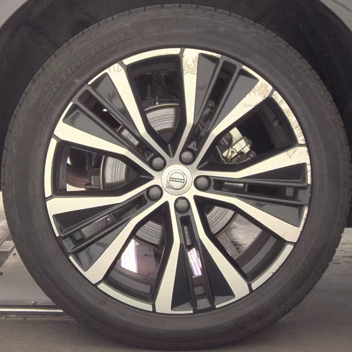 2025 Volvo XC60 B5 Plus AWD