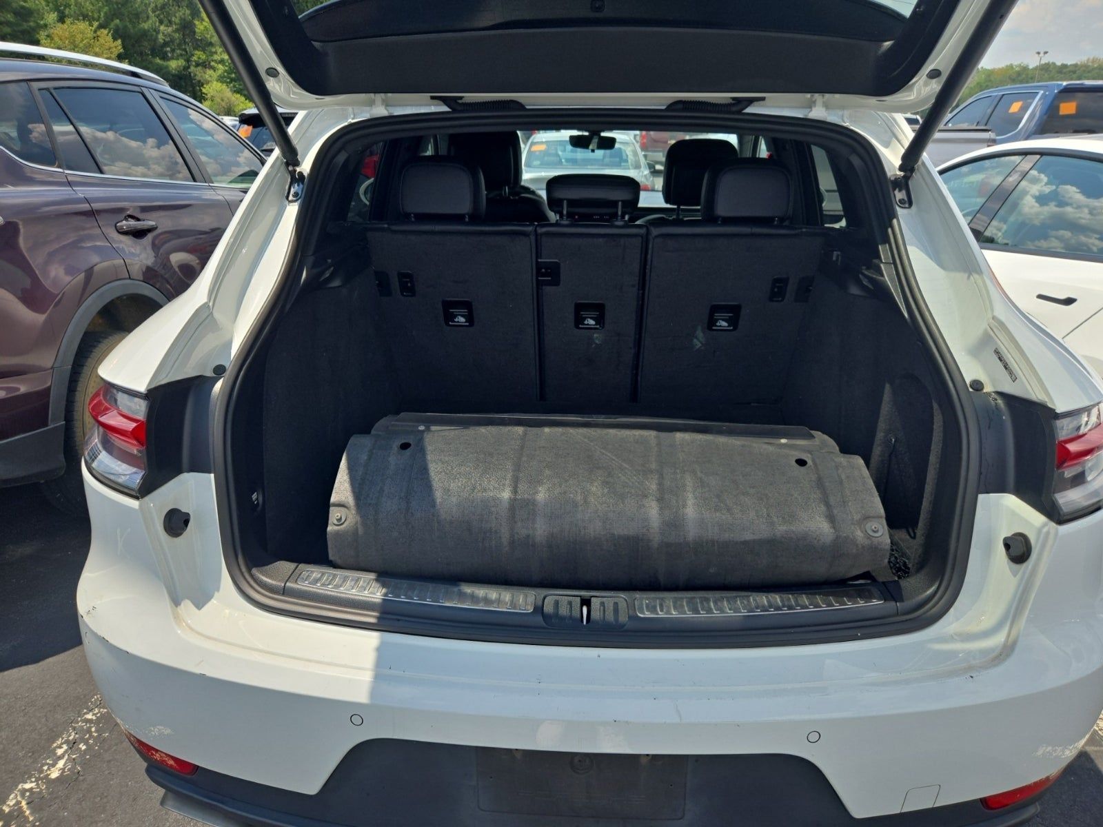 2020 Porsche Macan Base AWD