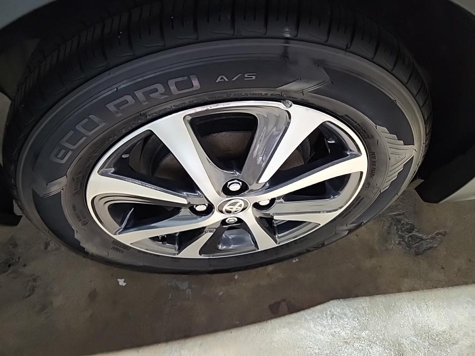 2019 Toyota Prius c L FWD