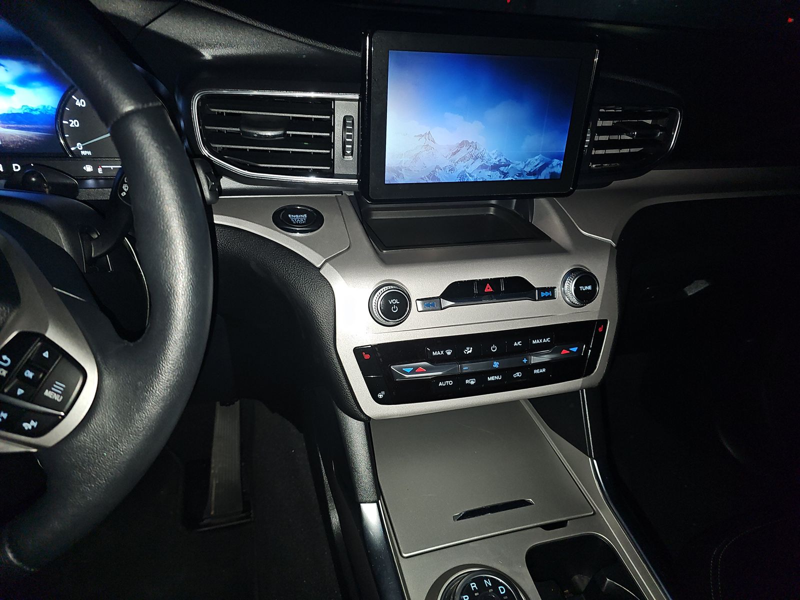 2024 Ford Explorer XLT RWD