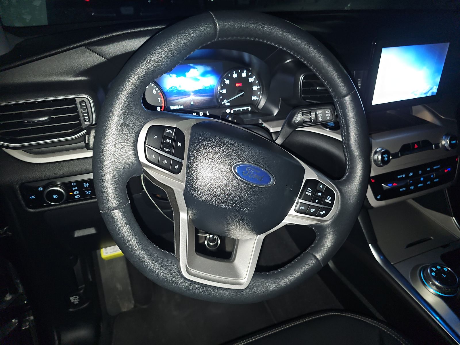 2024 Ford Explorer XLT RWD