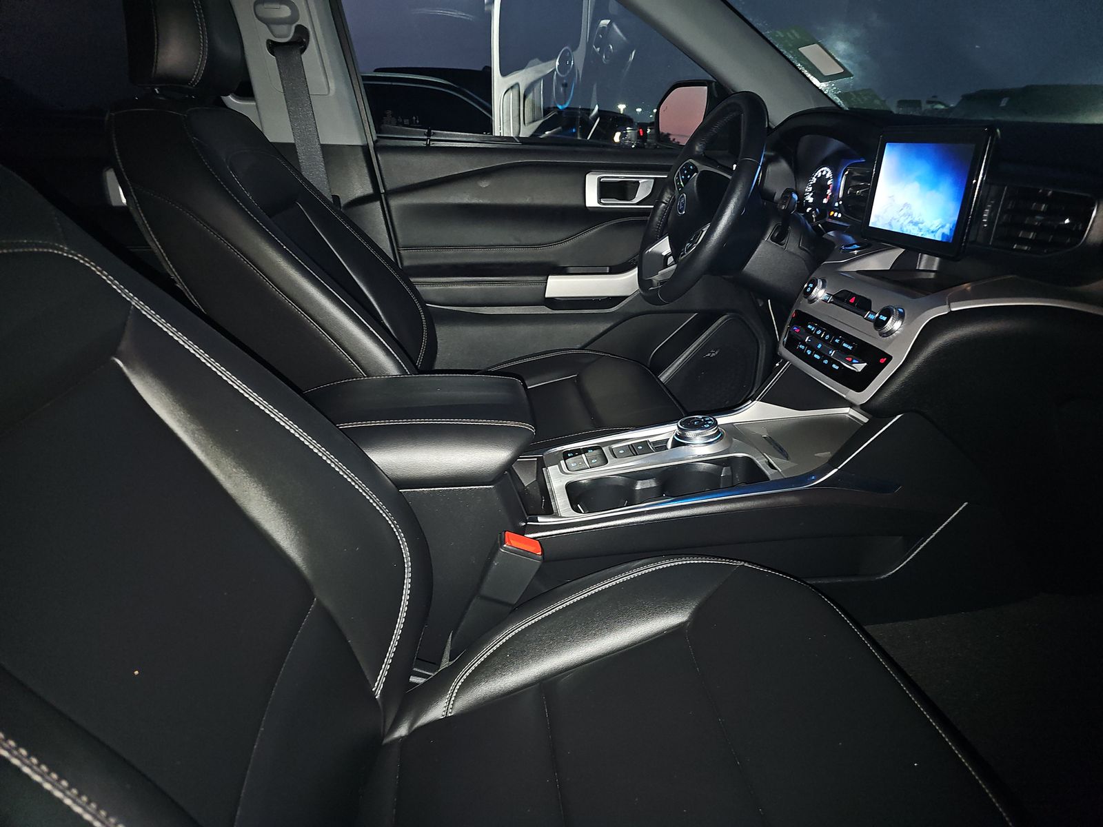 2024 Ford Explorer XLT RWD