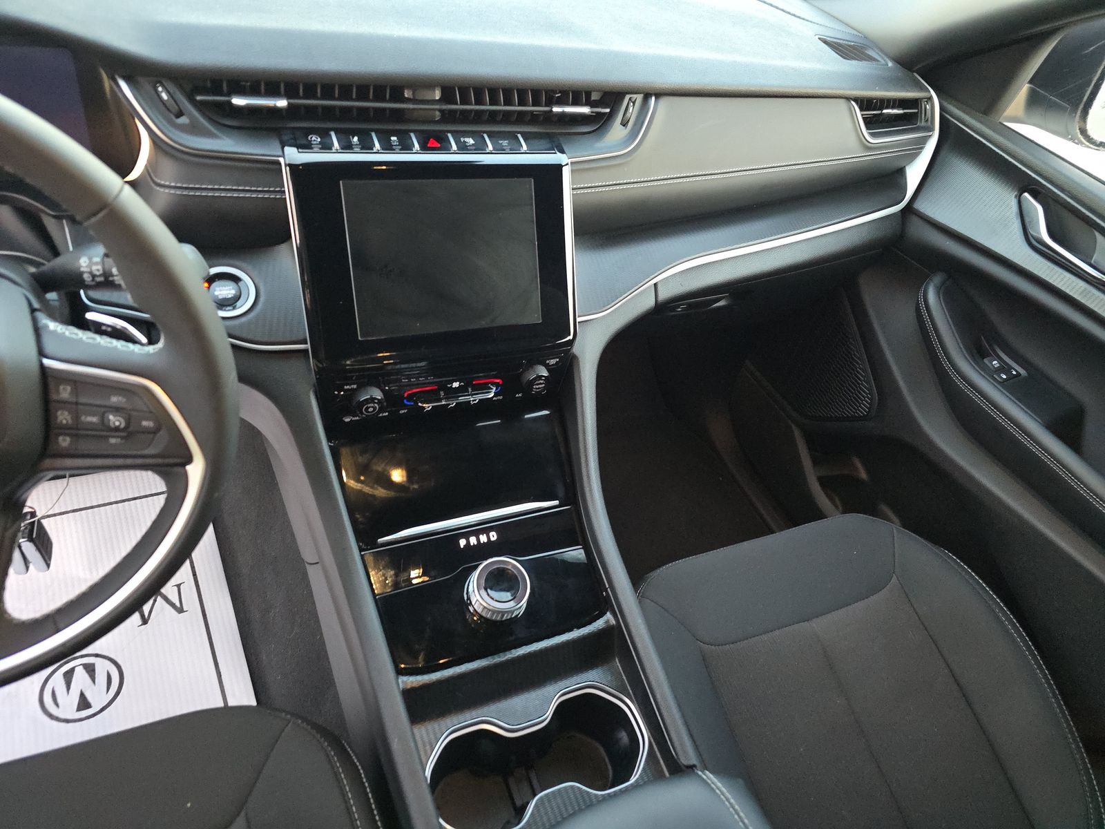 2024 Jeep Grand Cherokee Laredo X RWD