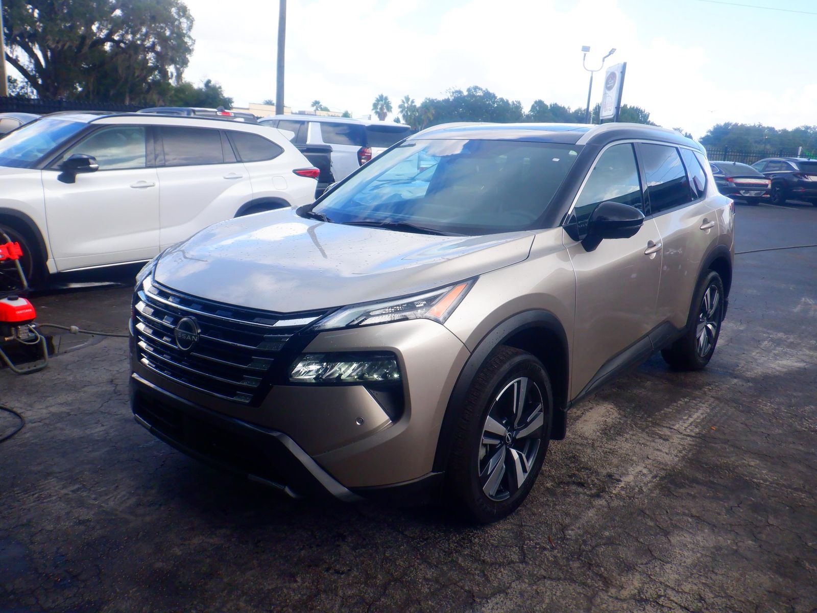 2024 Nissan Rogue SL FWD