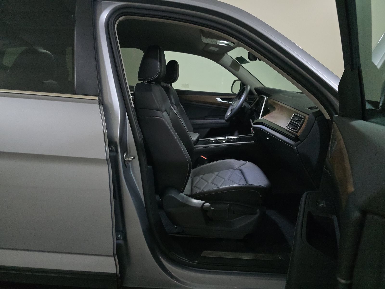 2024 Volkswagen Atlas 2.0T SE FWD