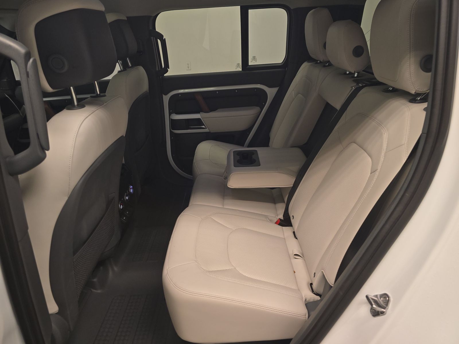 2023 Land Rover Defender 110 SE AWD