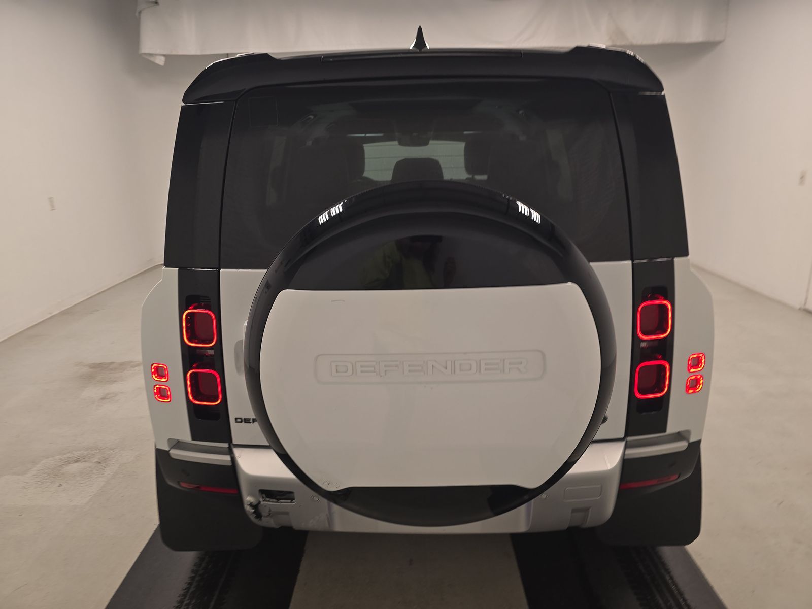 2023 Land Rover Defender 110 SE AWD