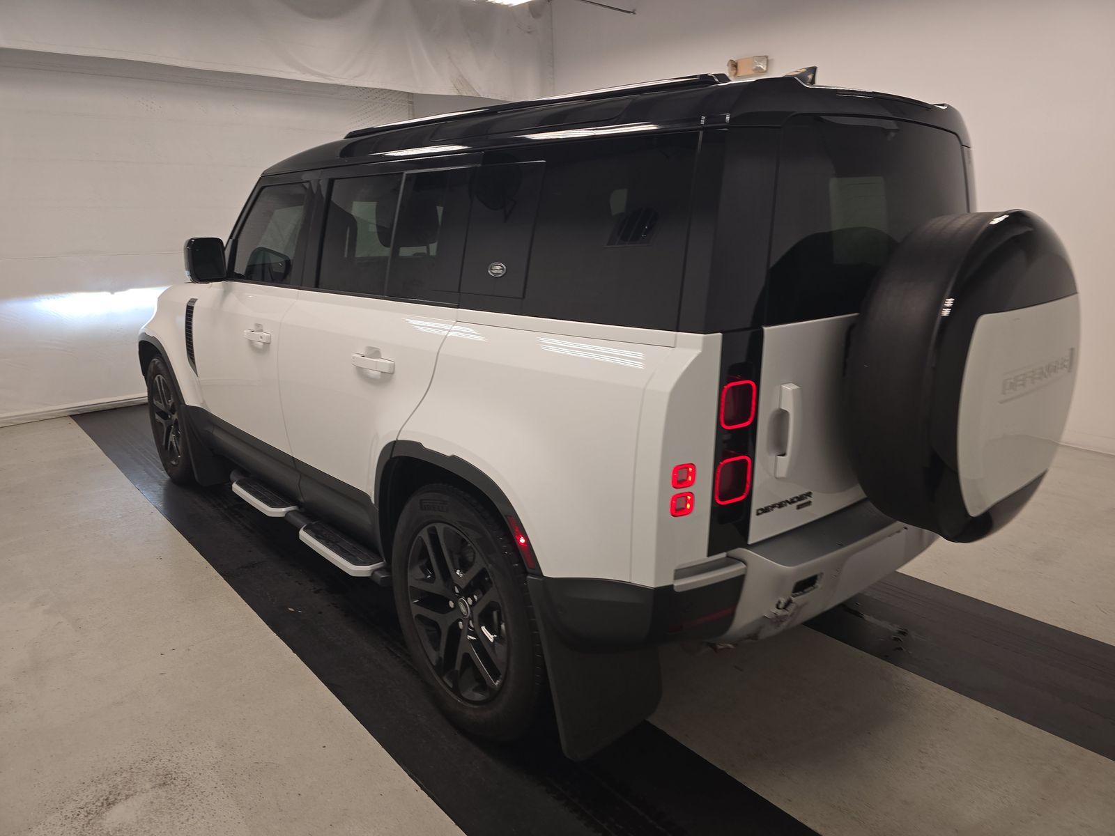 2023 Land Rover Defender 110 SE AWD