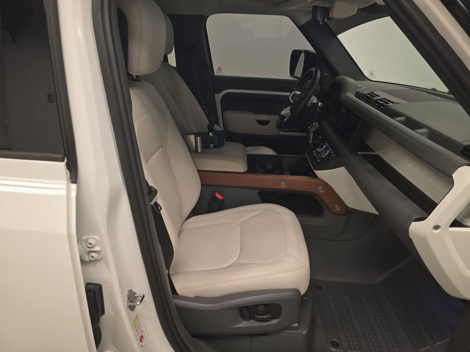 2023 Land Rover Defender 110 SE AWD