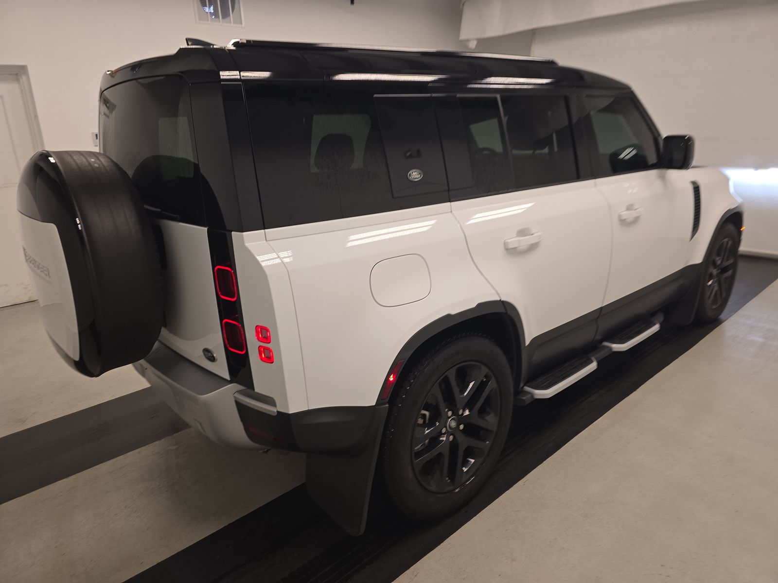 2023 Land Rover Defender 110 SE AWD