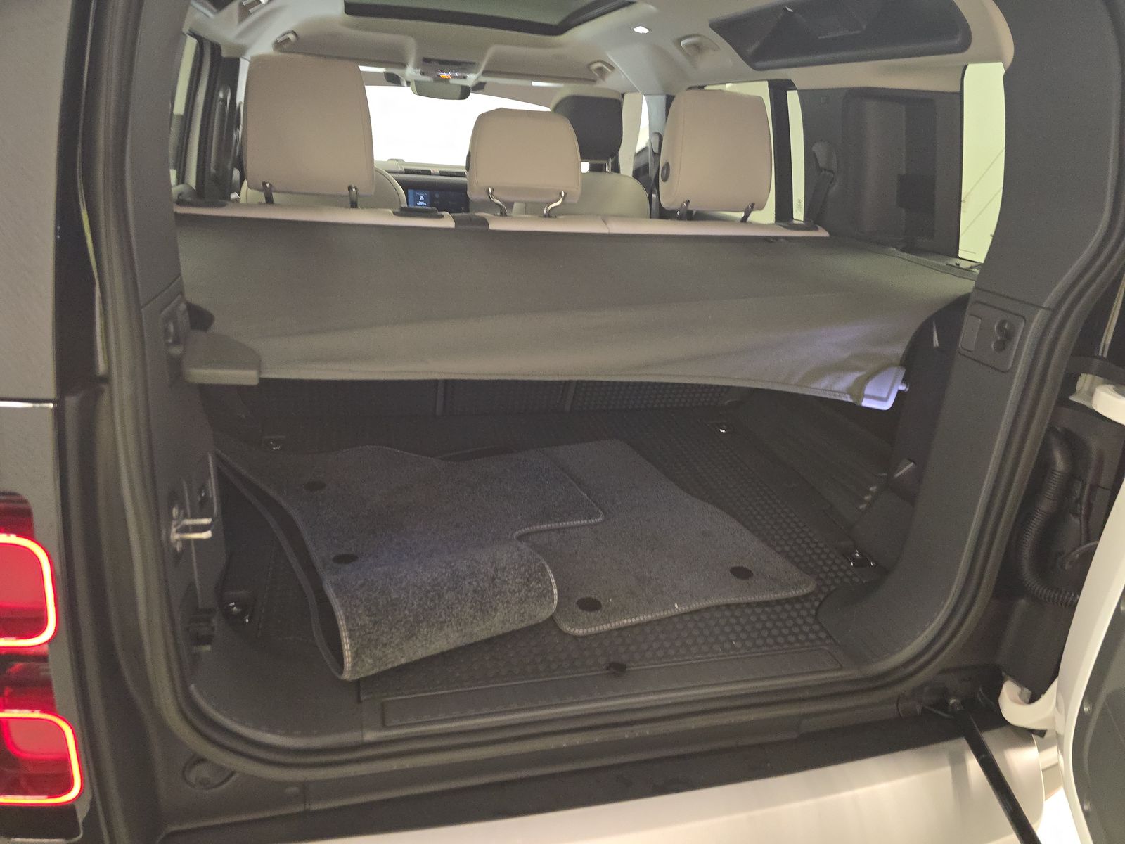 2023 Land Rover Defender 110 SE AWD