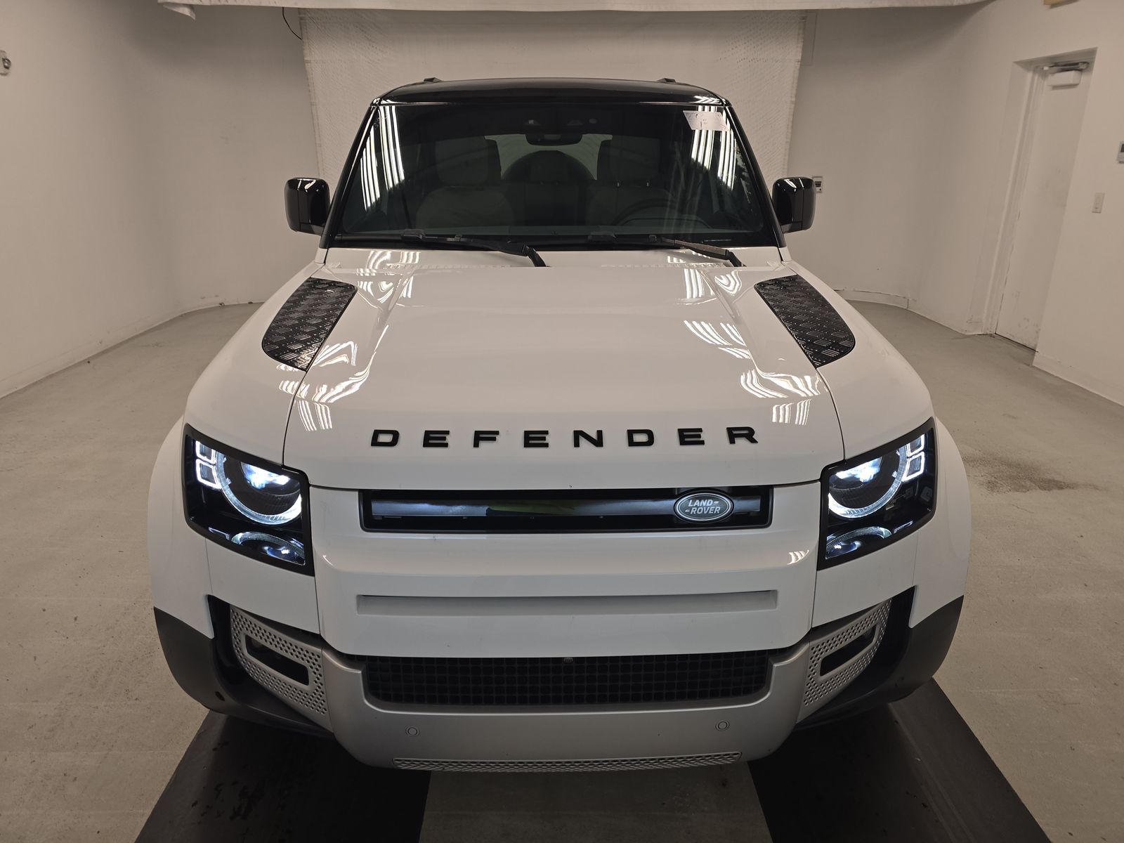 2023 Land Rover Defender 110 SE AWD