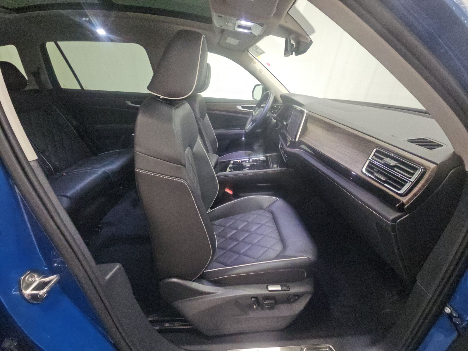 2025 Volkswagen Atlas 2.0T SEL Premium R-Line AWD