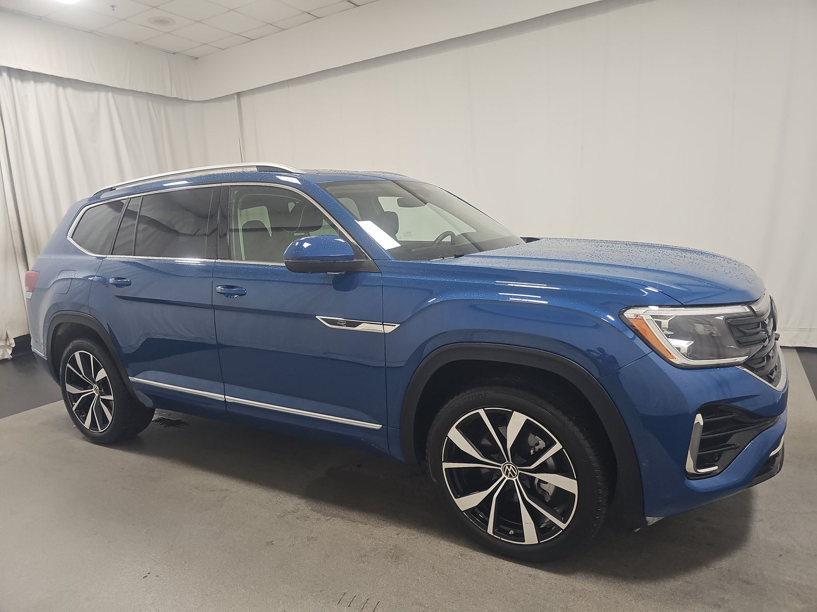 2025 Volkswagen Atlas 2.0T SEL Premium R-Line AWD