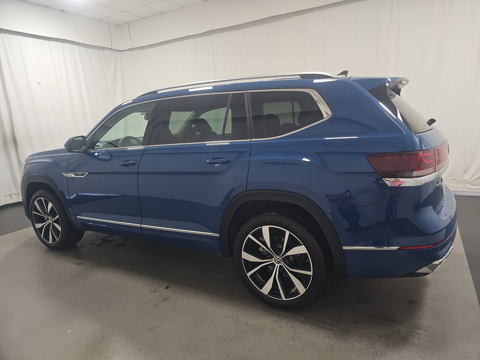 2025 Volkswagen Atlas 2.0T SEL Premium R-Line AWD