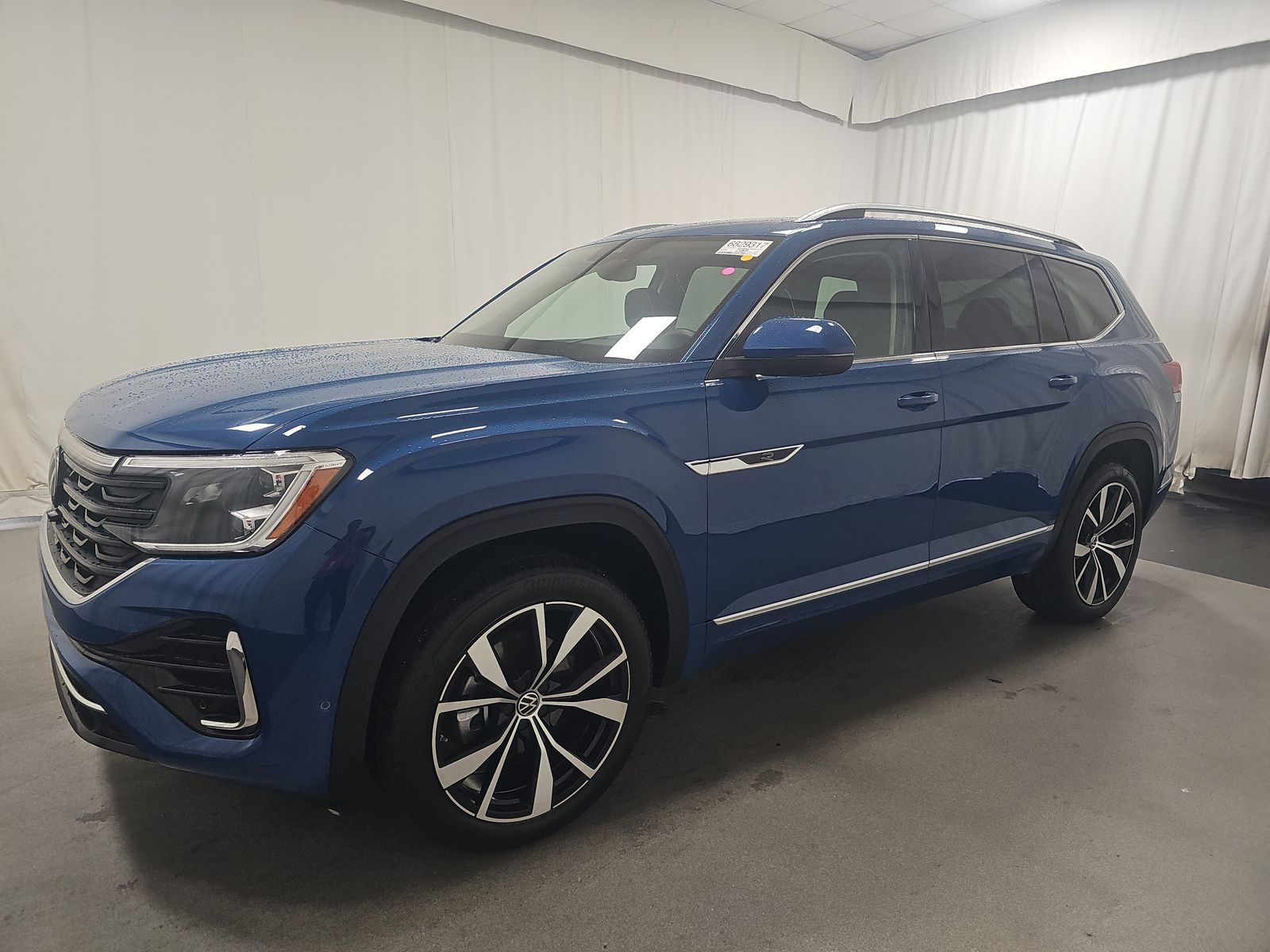 2025 Volkswagen Atlas 2.0T SEL Premium R-Line AWD