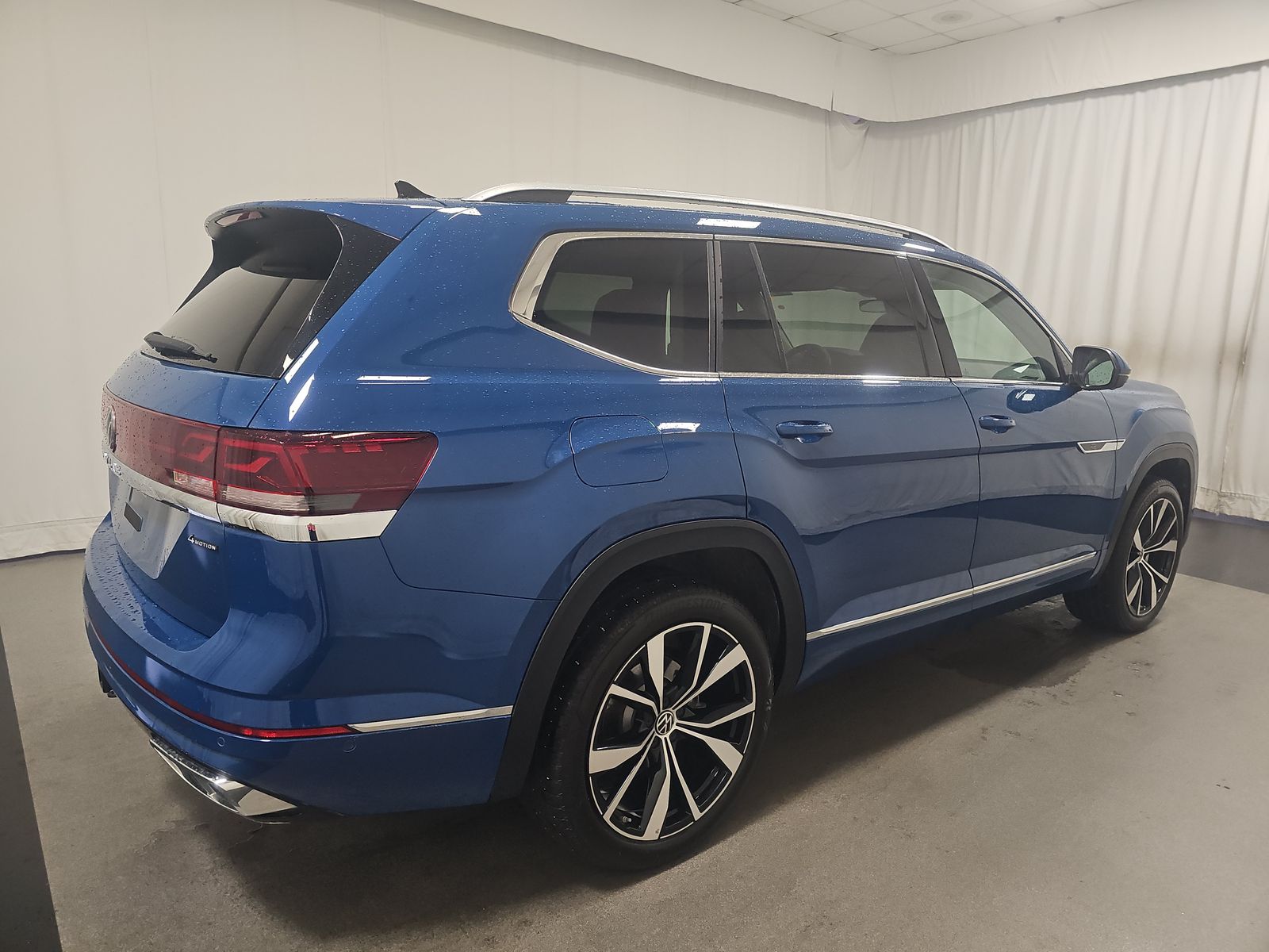 2025 Volkswagen Atlas 2.0T SEL Premium R-Line AWD