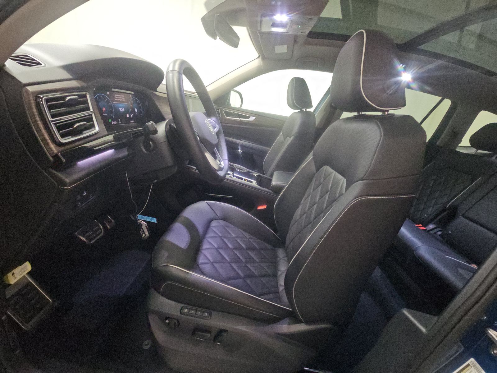 2025 Volkswagen Atlas 2.0T SEL Premium R-Line AWD